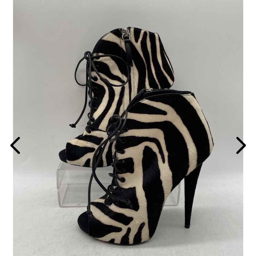 Authentic Giuseppe Zanotti Womens Black & White High Heel Pumps Size EUR 38